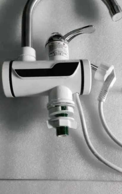 Водонагреватель проточный кран с экраном лед смеситель бойлер mini