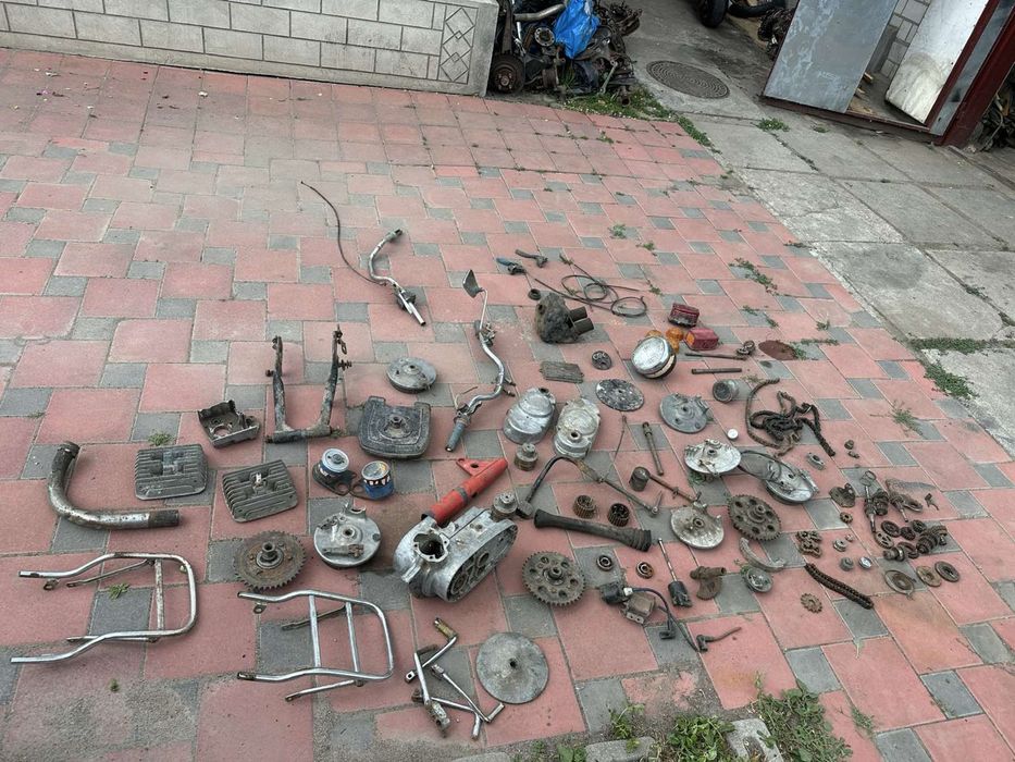 Запчастини на мото Минск 6/12 вольт