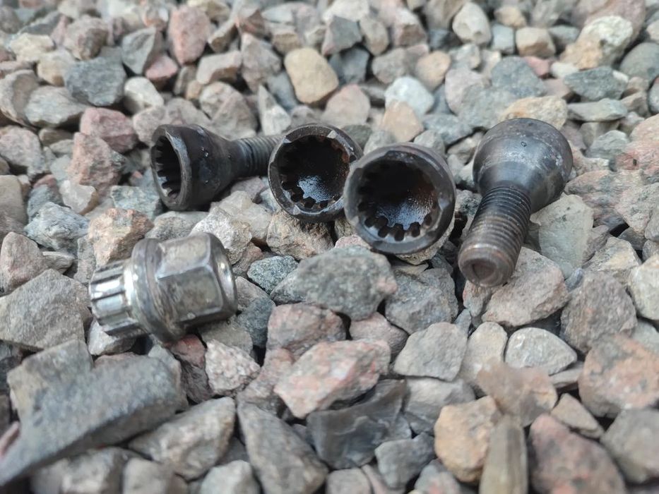 bmw e46 / e90 / e60 / e87 / e36 oryginalny komplet śrub zabezpoieczaj