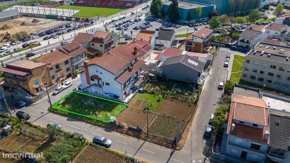 Terreno urbano para construção na Senhora da Hora, com 216m2