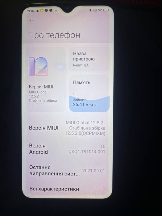 Два телефона OPPOA3X та Redmi 8a