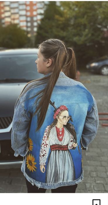 Куртка джинсова.