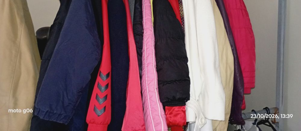 Lotes de roupa semi nova 100 peças cada lote, quem escolhe as peças do lote é o cliente