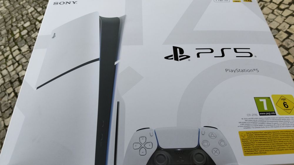 Apenas a caixa da consola, vendo caixa vazia de PlayStation 5