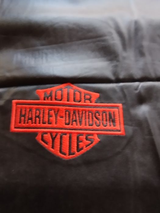 Oryginalny materiał skórka ekologiczna czarna z wyhaftowanym maszynowo