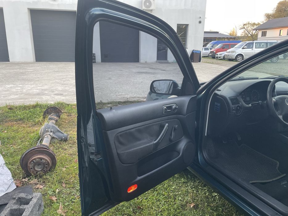 Продам VolksWagen Golf 4 2001 1.4  Бензин