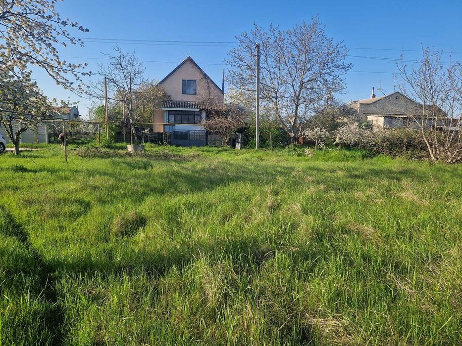 Участок 6 соток Великодолинское (света, вода, газ есть)