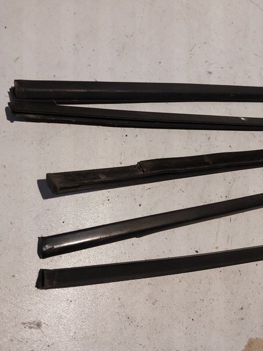 Listwa zgarniająca drzwi szyby BMW e 46 compact prawa lewa