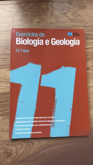 4 livros de preparacão Exame Nacional Biologia e Geologia