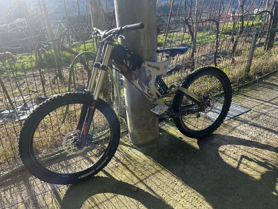 Bicicleta downhill specialized big hit 1