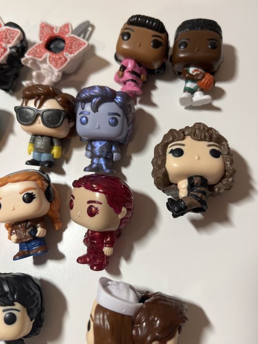 Vendo bonecos de Stranger things do kinder joy