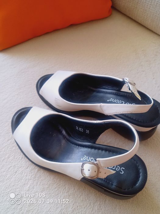 Buty, sandały na koturnie