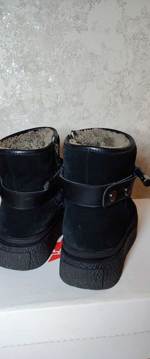 Уги для дівчинки