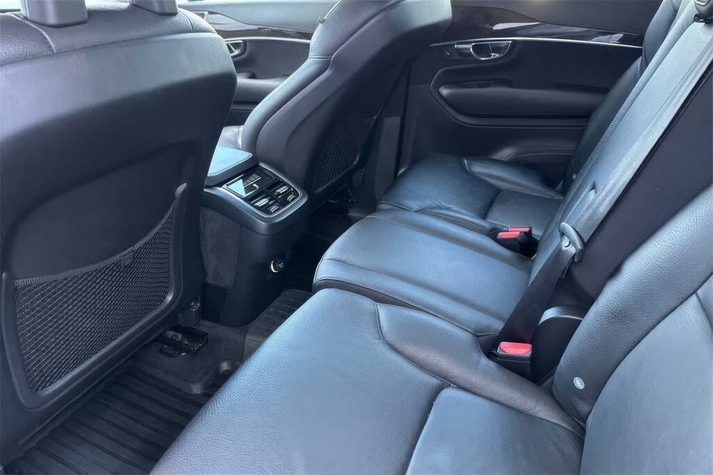 Volvo XC90 T6 Momentum      2017