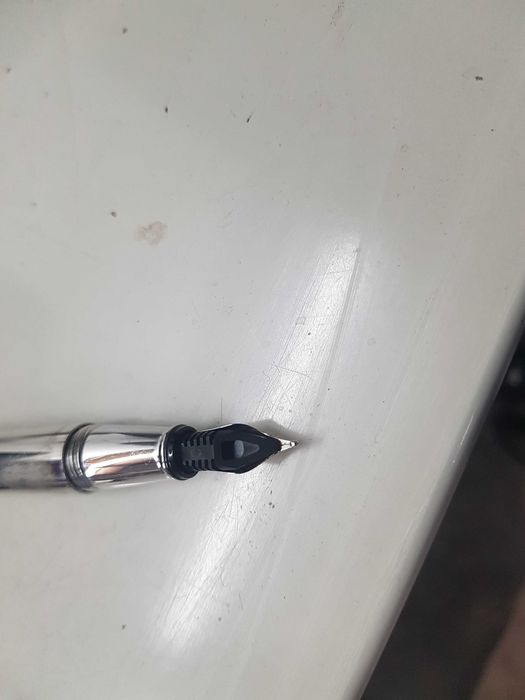 caneta de tinta permanente e esferográfica