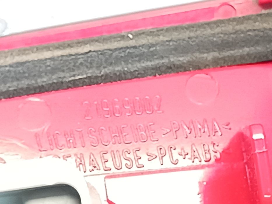 Farolim da mala esquerdo AUDI A4 Avant (8K5, B8)