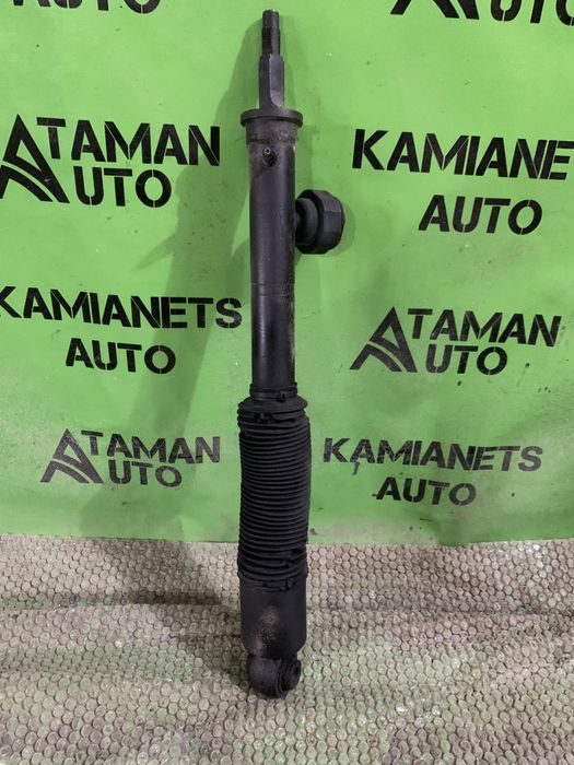 Задняя гидростойка на Nissan Patrol Y62 с 2010-