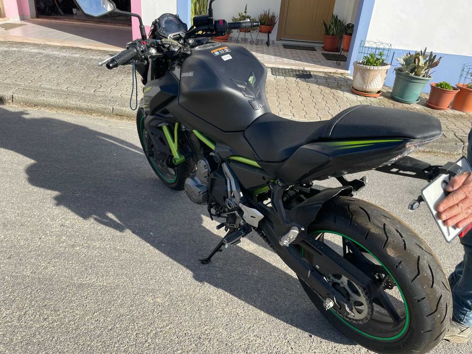Kawasaki Z650 impecável