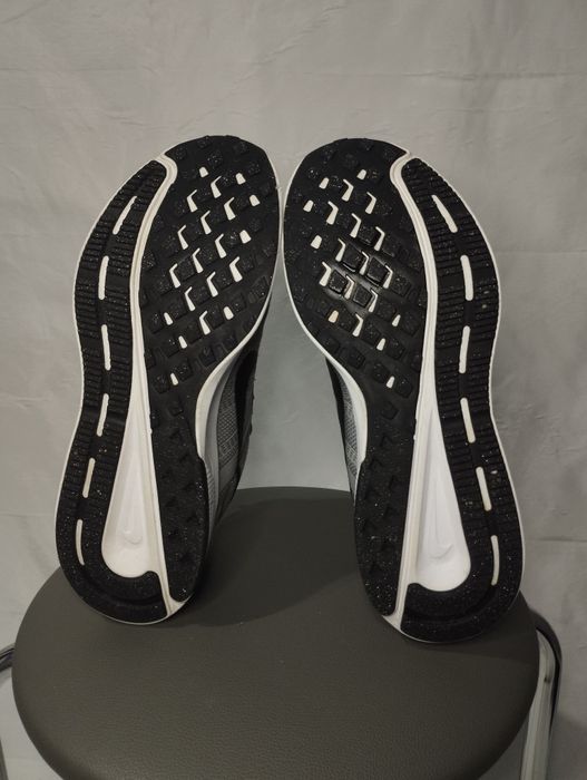 Nike чоловічі кросівки в сітку, 43 розмір.