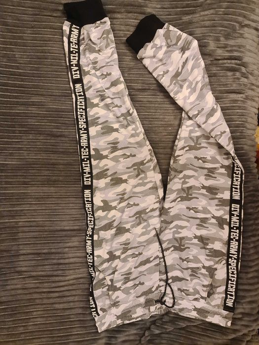 spodnie dresowe Mil-Tec r. XXL szaro-czarne moro, stan bdb+