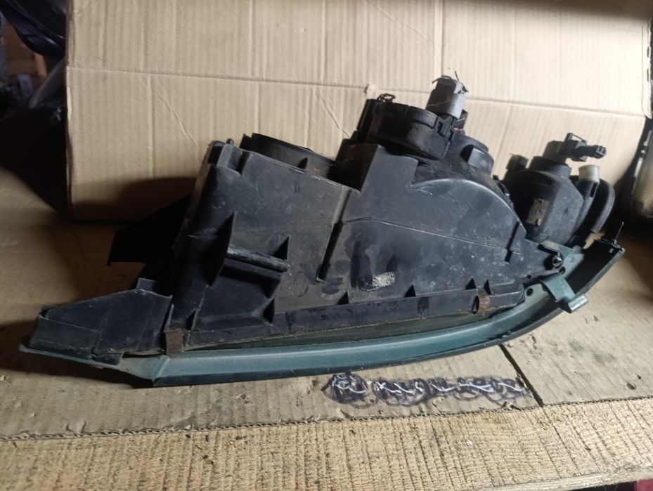 Фара права Toyota Avensis t22 авенсіс т22