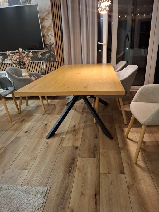 Stół do salonu jadalni