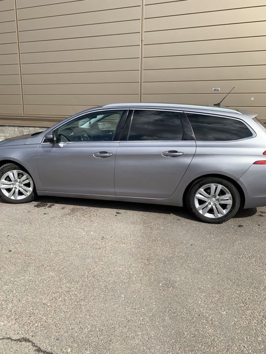 Peugeot 308 2015 року