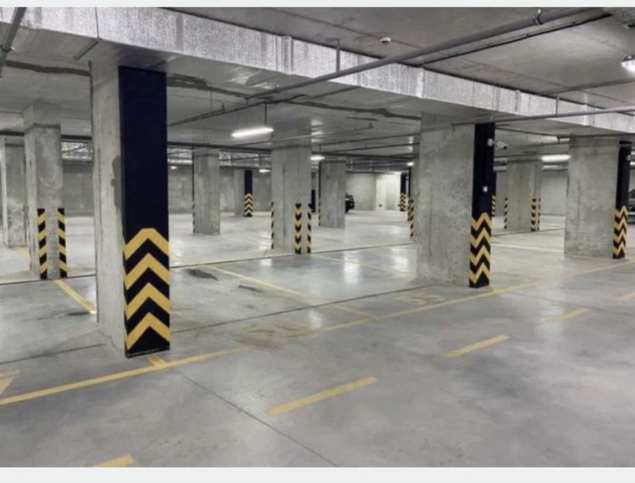 Парко місце Crystal Avenue