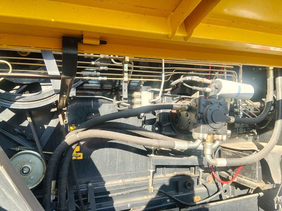New HollandTc5050