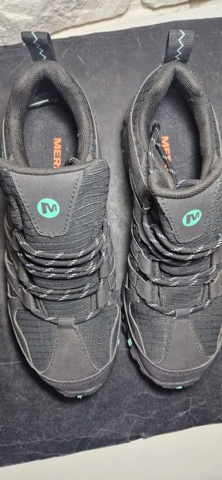 Merrell  40.           .