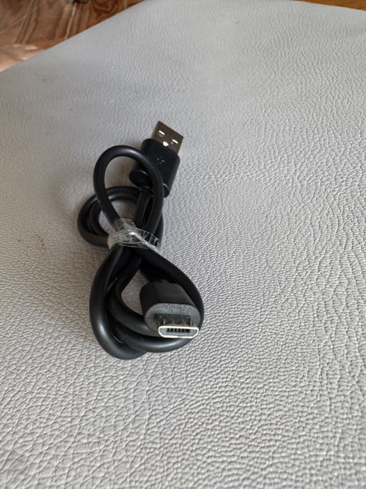 Cabo USB para Micro USB.