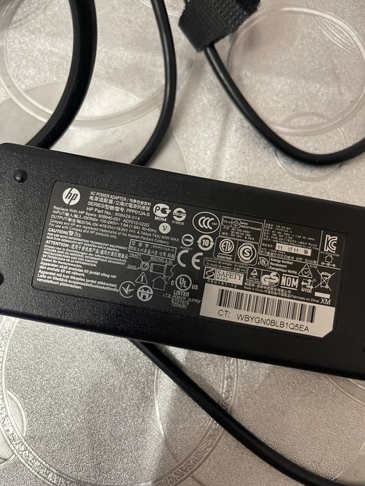 Продам зарядку від ноутбука hp 630