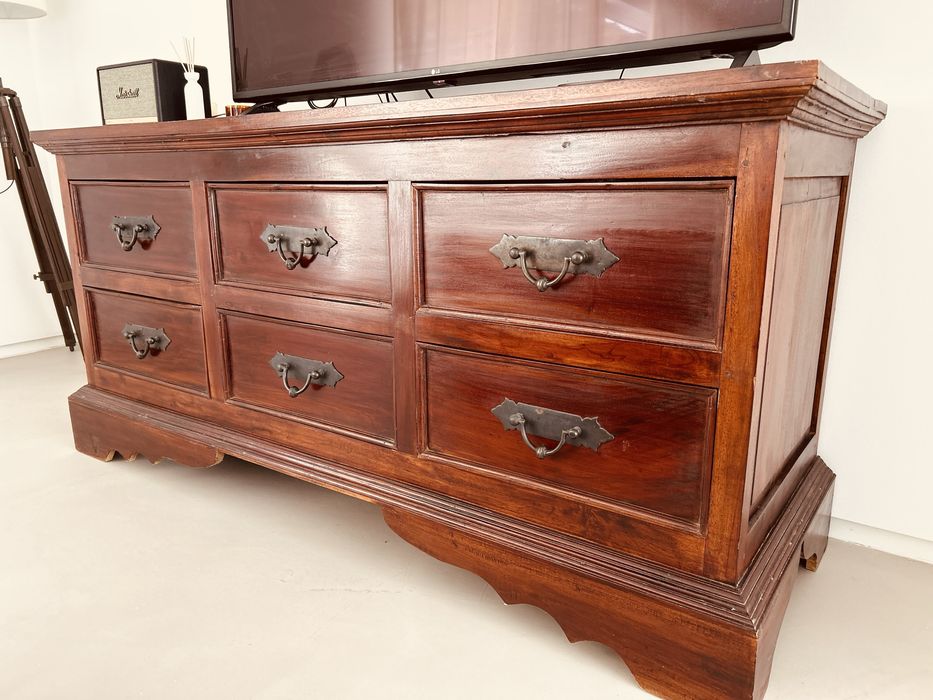 Cómoda rústica em madeira maciça