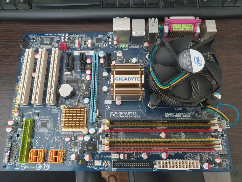 Комплект GIGABYTE GA-P35-DS3L + Intel Q8400 + 4 Gb ОЗУ