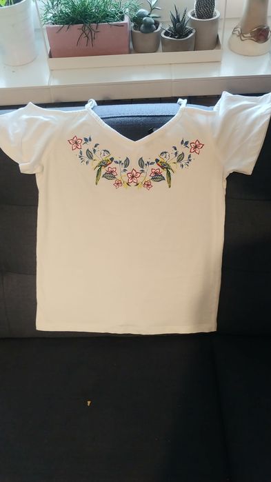 Bluzka z okrytnymi ramionami TopSecret r.36