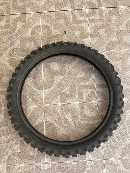 Pneu 80/100-21 optimo estado
