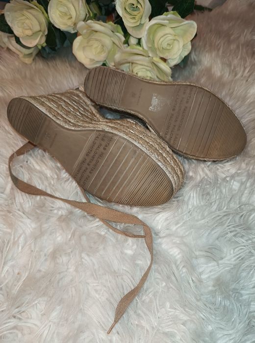 Buty na koturnie firmy Paloma Barcelo rozmiar 36