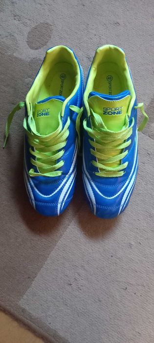 Chuteiras como novas, só foram utilizadas 1 vez.