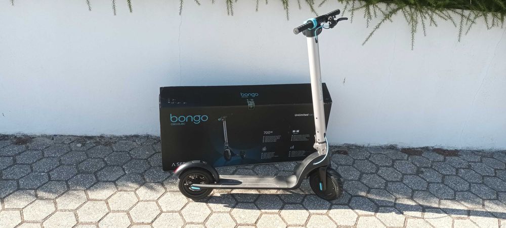 TROTINETE (muito pouco uso, 700W máx), com bateria substituível.