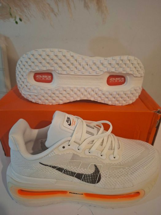 Ténis Nike VOMERO