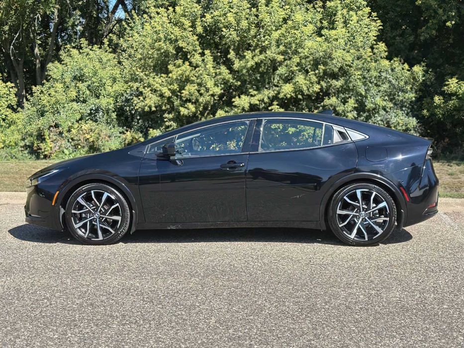 Toyota Prius Prime      2024