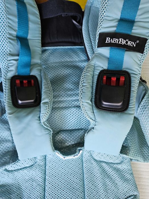 Marsúpio BabybjornCarrier One Azul Claro em excelente estado