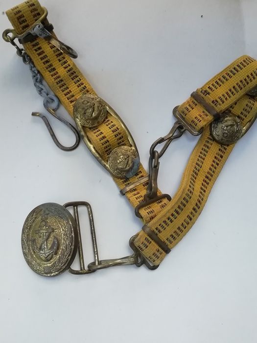 Продам старую  пряжку на ремiнь, виготовлена з брони, мае зацеп.