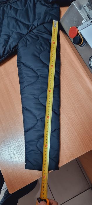 Жіноча куртка чорного кольору