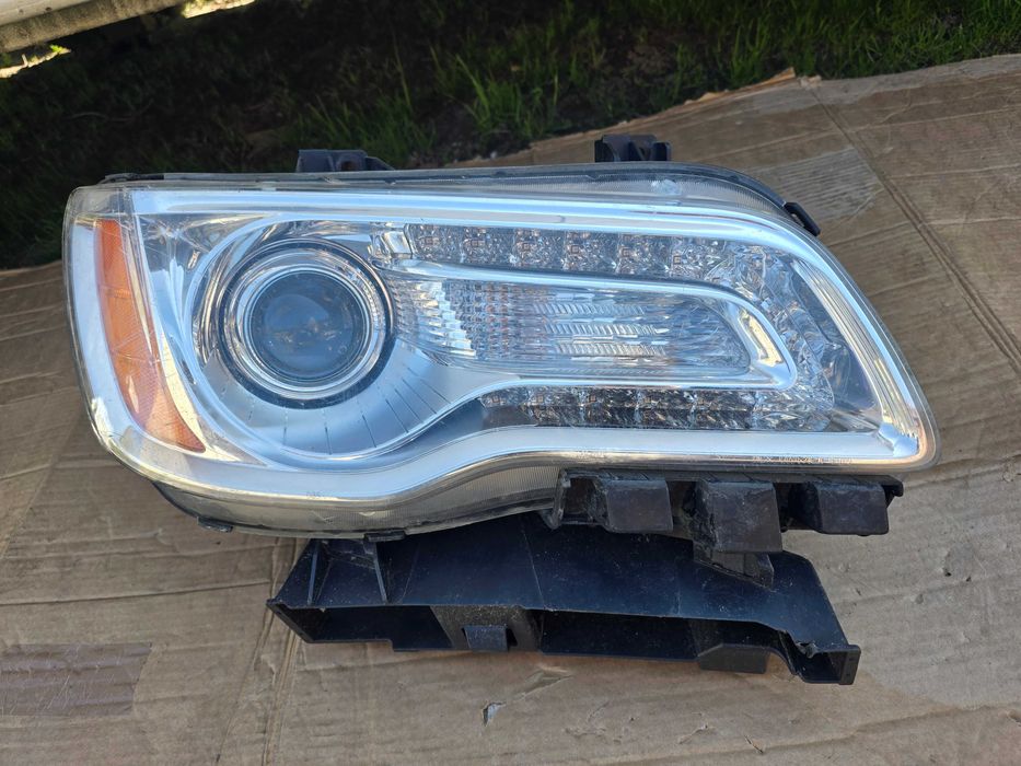 lampa przód Lancia Thema , Chrysler 300 II led