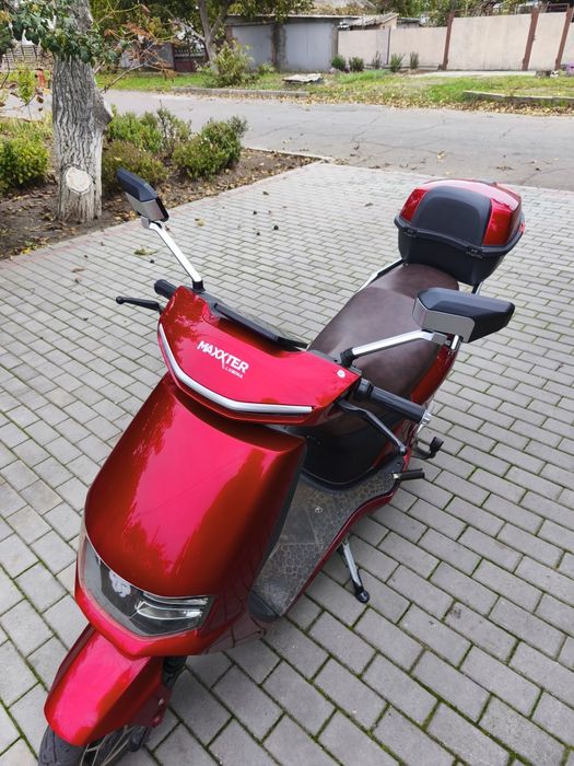 Электроскутер Maxxter Lumina