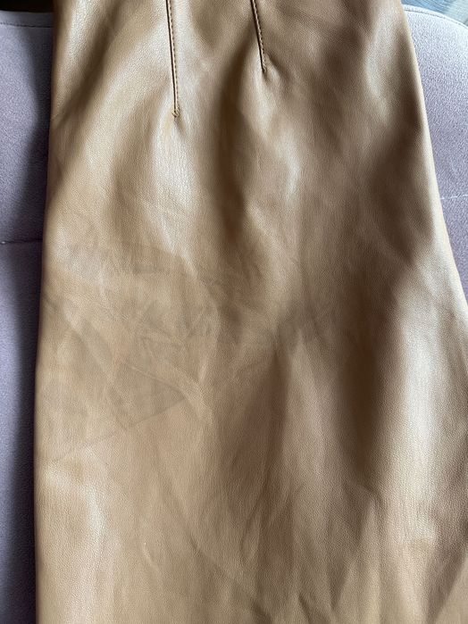 Zara karmelowe brązowe spodnie eko skóra zamek