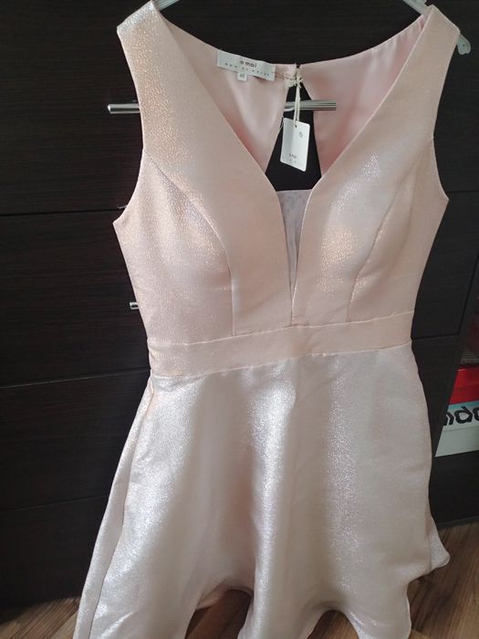 Святкова дуже гарна сукня+ шарф!