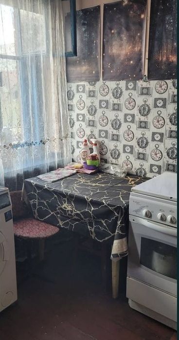 Оренда кімнати в гуртожитку (8 кімнат з загальним коридором)