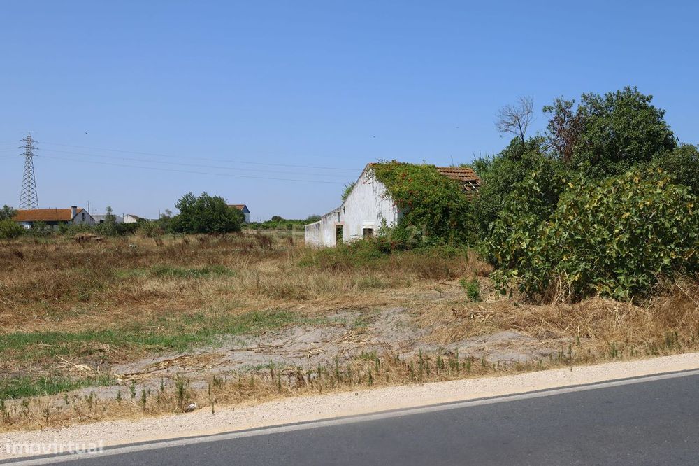 Terreno com casa para recuperação